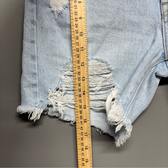 ✨ Levi’s 501 High-Rise Cut-Off Denim Shorts – Size 26 - Picture 12 of 12